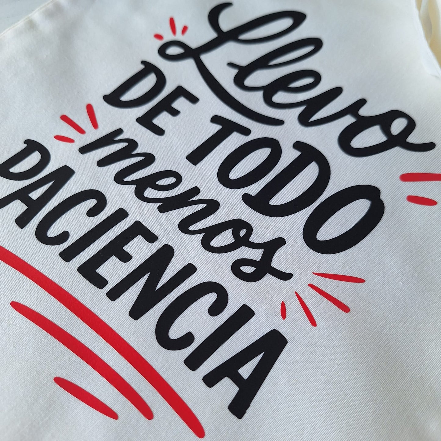 Llevo de todo menos paciencia · Tote bag