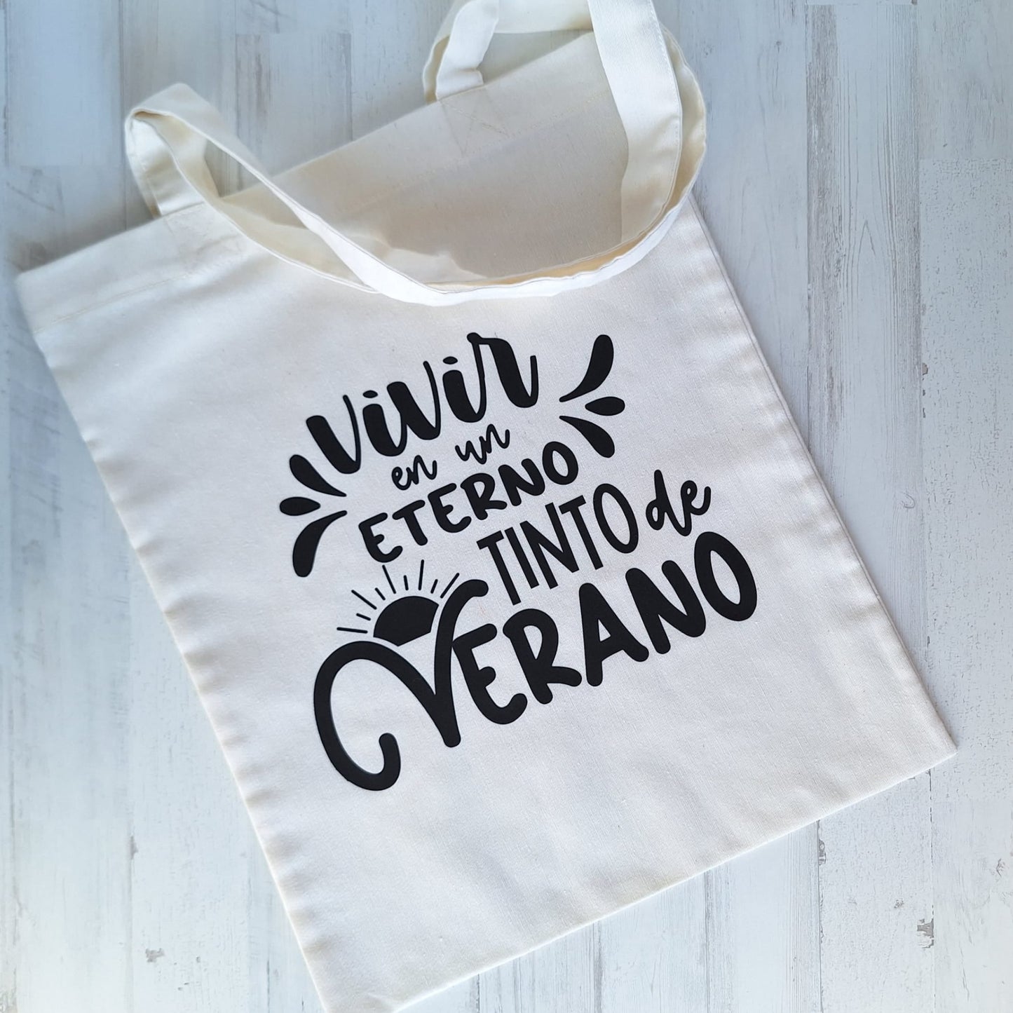 Vivir en un eterno tinto de verano · Tote bag